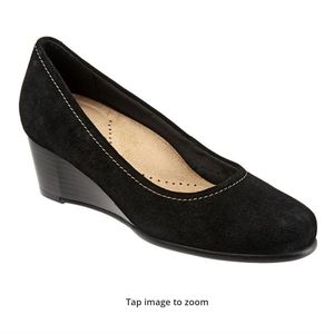 NWOB Trotters Winnie Wedge Black Suede Leather Classic Pump